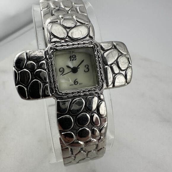 Women’s Silver Pebbled Cross Cuff Watch Mother of Pearl Dial - Has New Battery - Picture 2 of 14